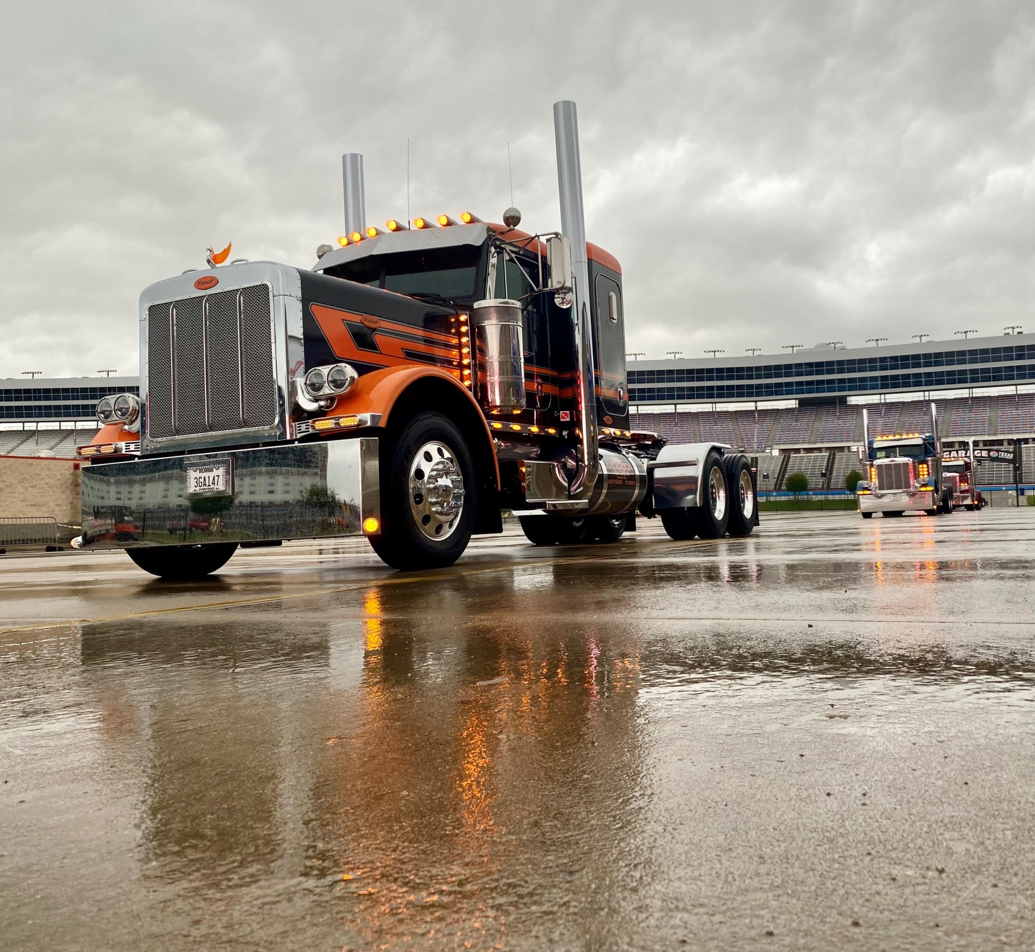 Shiny trucks brighten rainy start to Shell Rotella SuperRigs