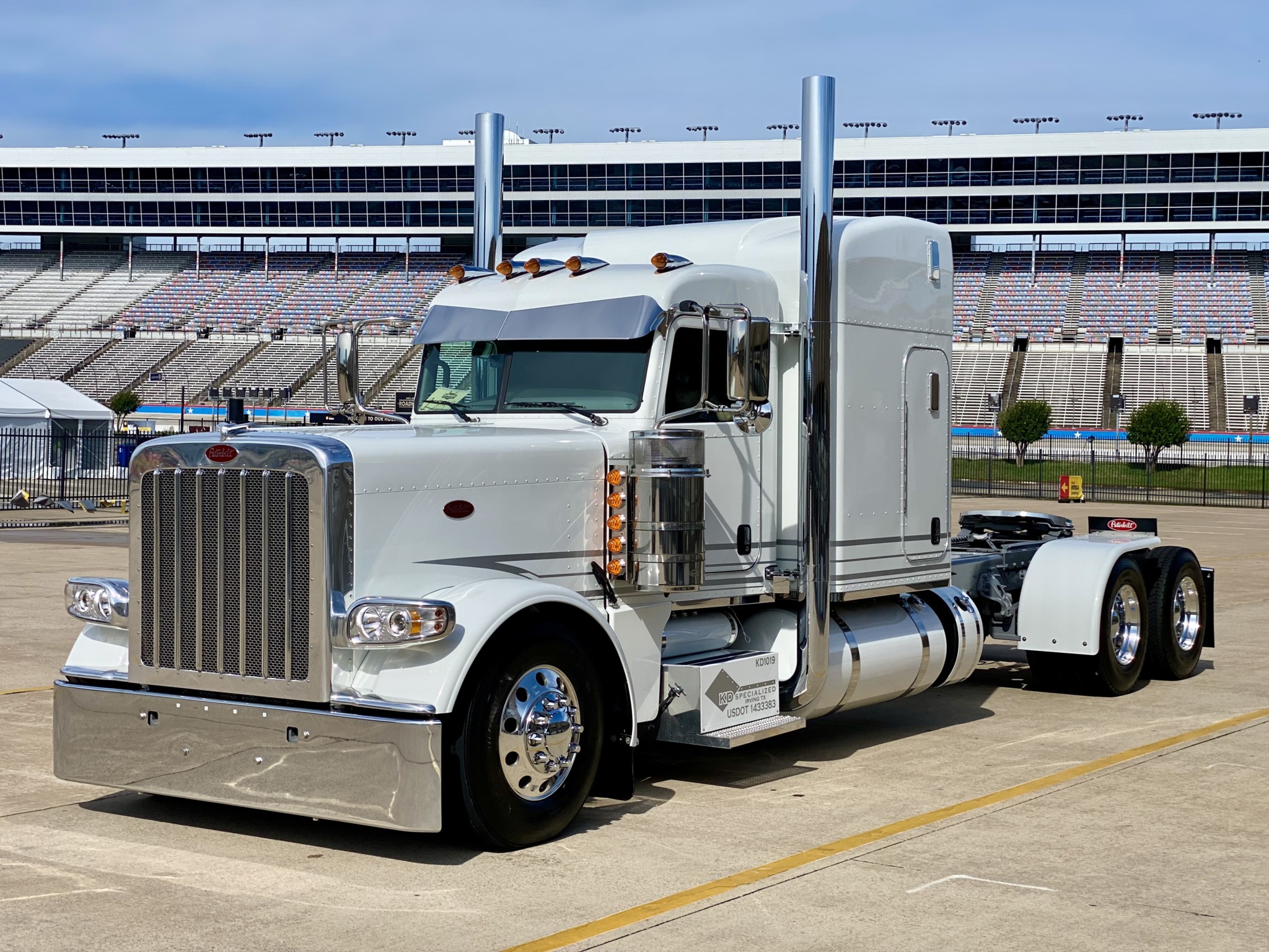 Scores of truckers vie for Shell Rotella SuperRigs honor