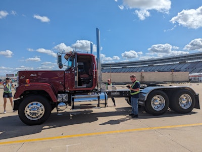 Brandon McInnis's 1985 Mack Superliner RW613