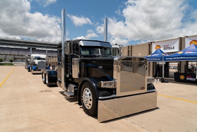 Jaden Lindamood's 2013 Peterbilt 389