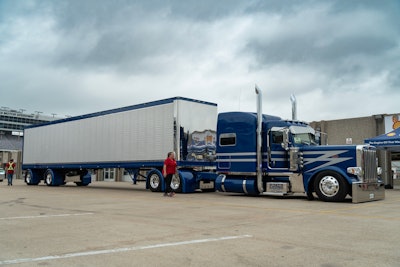 Jeff Hoker's 2023 Peterbilt 389