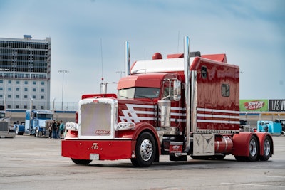 Gary Jones' 2018 Peterbilt 389