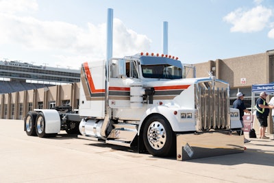 J.R. Schleuger's 1984 Kenworth W900B