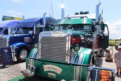 Daniel and Phyllis Snow's 1996 Freightliner XL