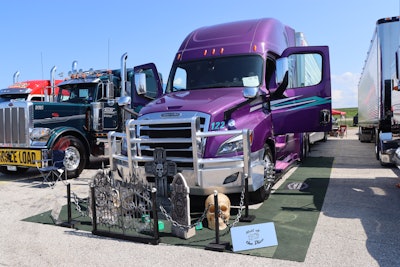 Dawson & Bobbie Taylor's 2020 Freightliner Cascadia