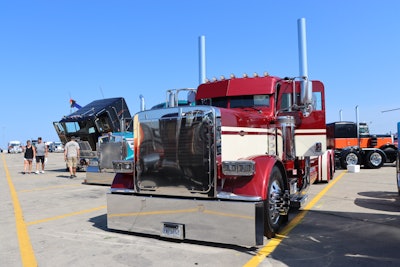 Duane Hostetler's 2015 Peterbilt 389