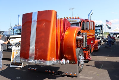 Marvin VanKampen's 1986 Peterbilt 359