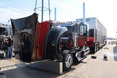 Maylon Unruh's 2017 Kenworth W900