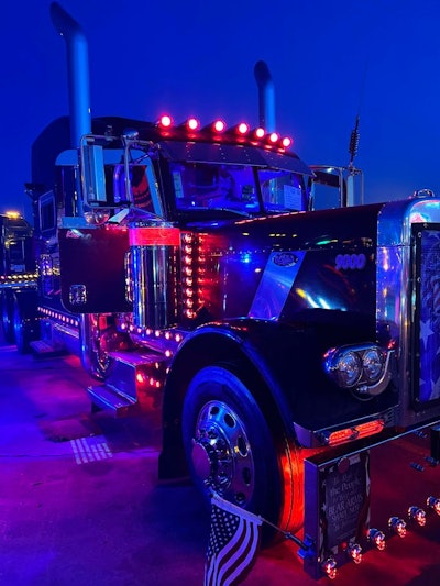 Fritz Littlefield's 2006 Peterbilt 379 at night